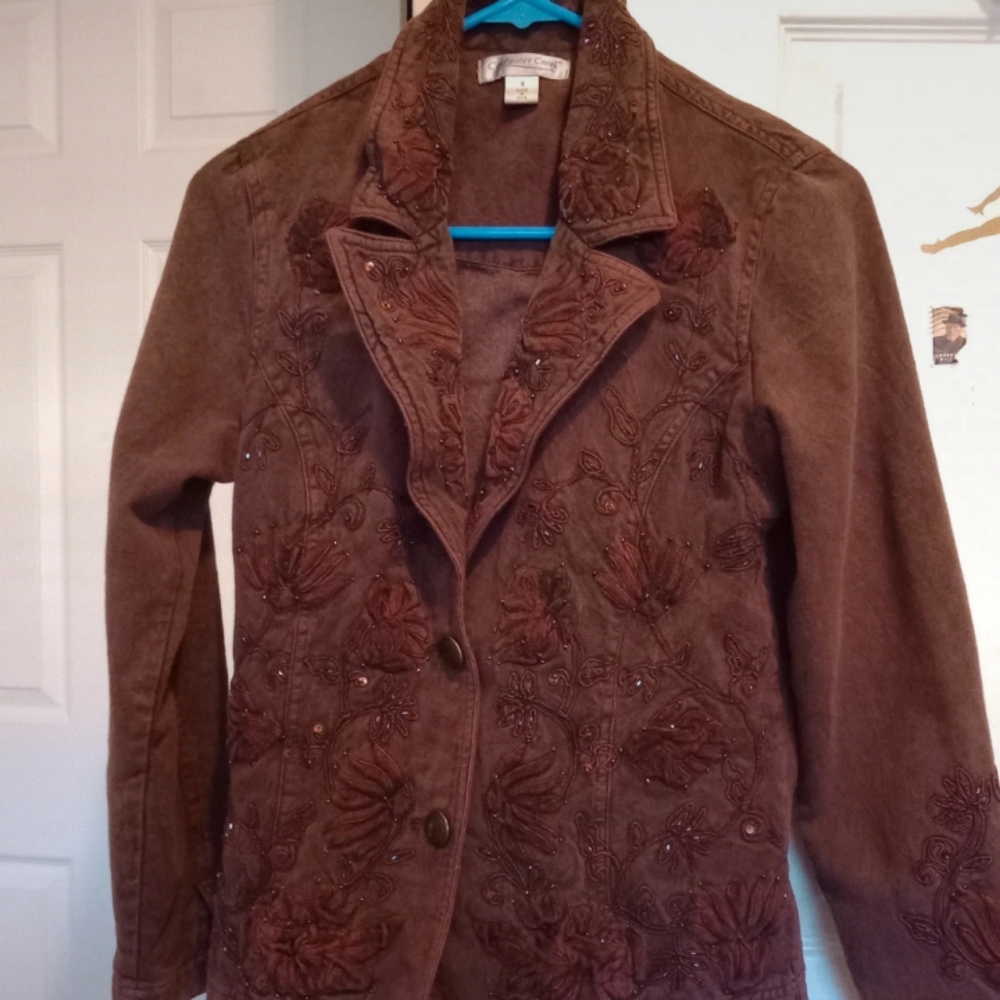 💛SOLD💛   Size 4 Beautiful Coldcreek rustic brownish red Embroided Jean jacket.